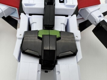 ファイヤーシャトルの変形　脇腹とサイドアーマー